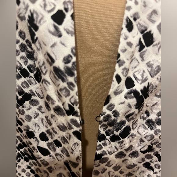 NWT Good American Snake-Print Cropped Top Tie-Front Long Sleeve Blouse SZ
3XL/ 6 - Picture 7 of 8